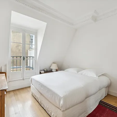 Apartment Veeve - The Bibliophile's Haven *