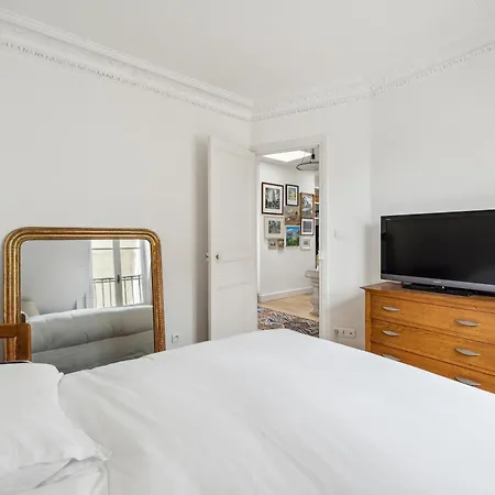 Veeve - The Bibliophile's Haven Apartment Paris