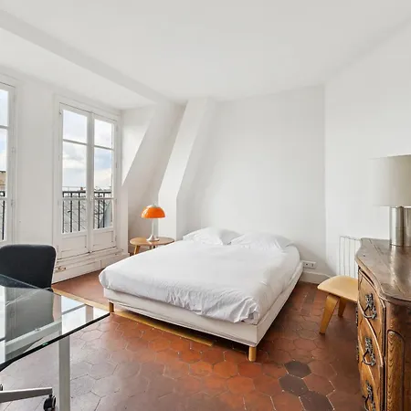 Apartment Veeve - The Bibliophile's Haven Paris