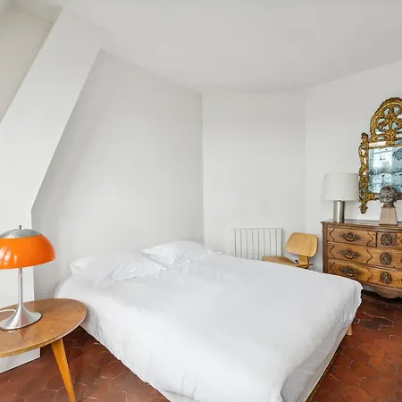 Apartment Veeve - The Bibliophile's Haven Paris