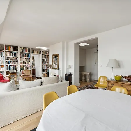 Apartment Veeve - The Bibliophile's Haven *