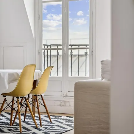 Apartment Veeve - The Bibliophile's Haven Paris